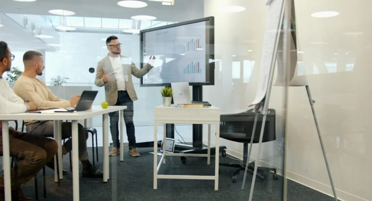 Manager presenting performance data, where scores from the best AI tools for corporate training roleplays cross into employment decisions