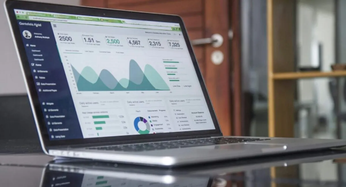 b1 AI Analytics Data Pipeline Desk Is AI analytics better than traditional business intelligence?