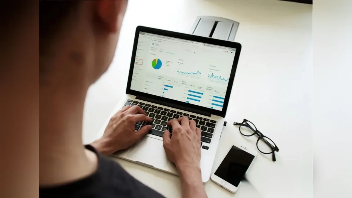 What can AI still not do in data analysis?