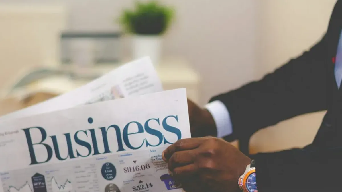 Side-by-side comparison of AI analysis tools vs Traditional BI