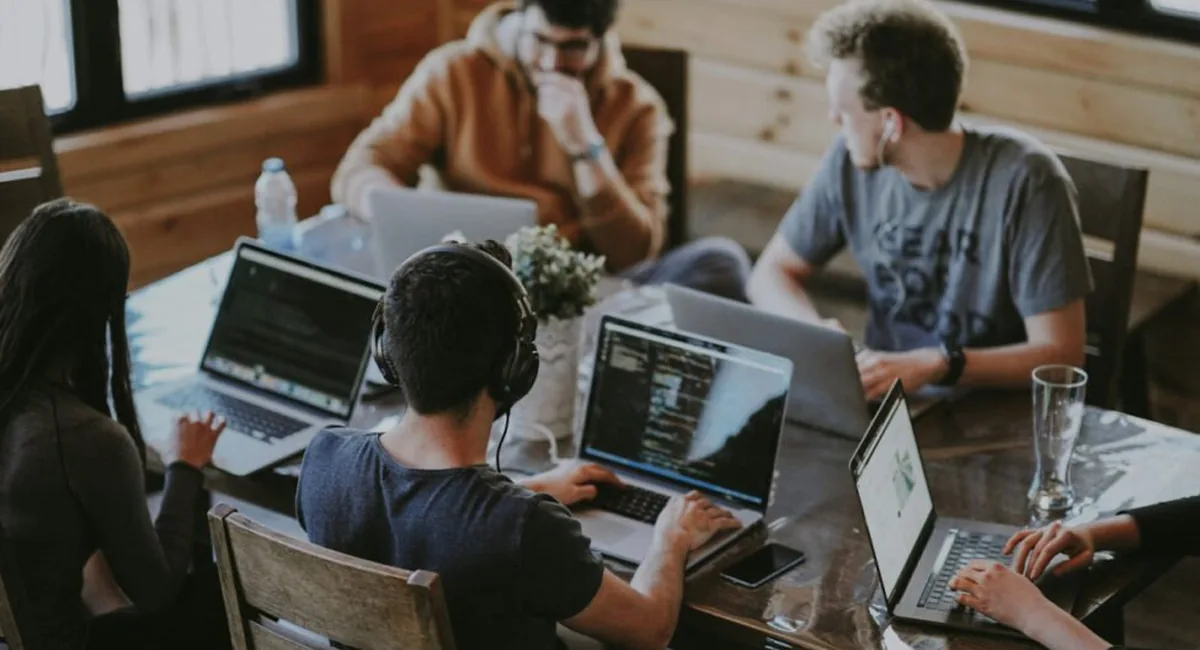 b2 AI API developer workstation 3 Side-by-side comparison of Single-provider lock-in vs Multi-model routing