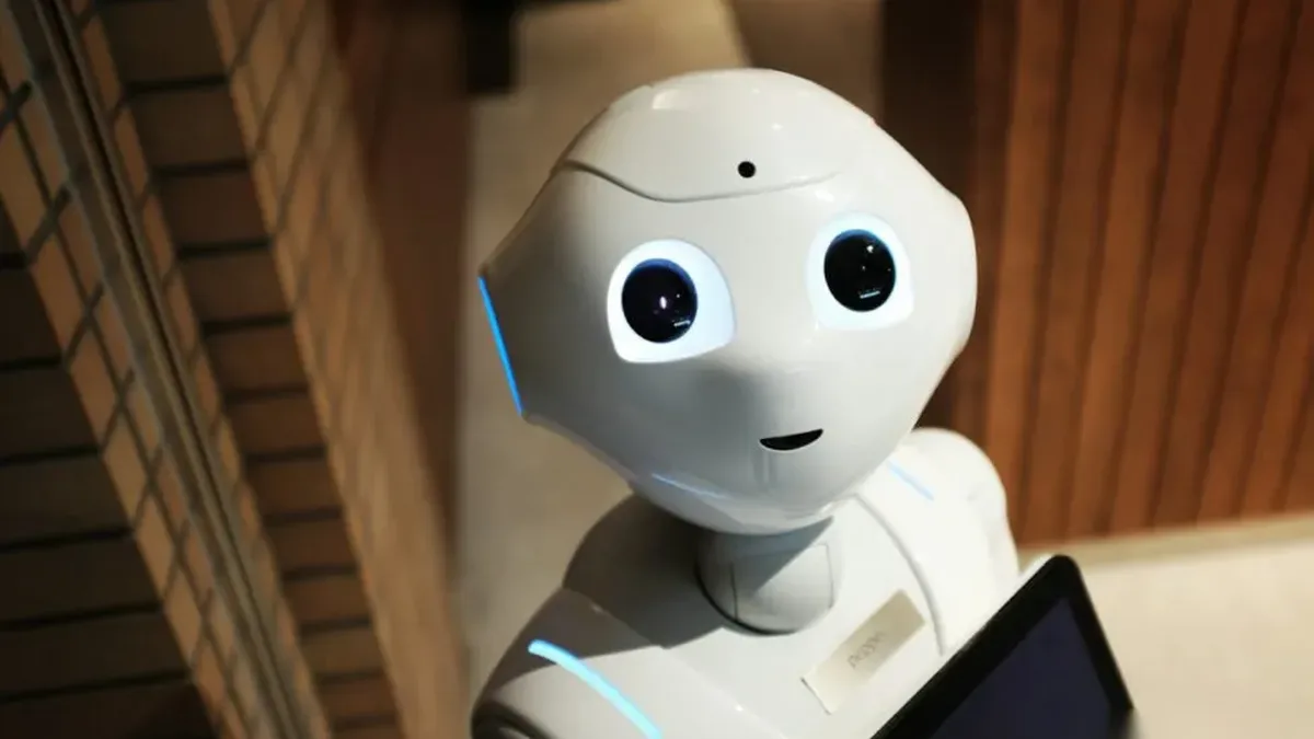b2 AI agent vs assistant robot arm 2 Side-by-side comparison of AI Assistant vs AI Agent — TechieHub infographic