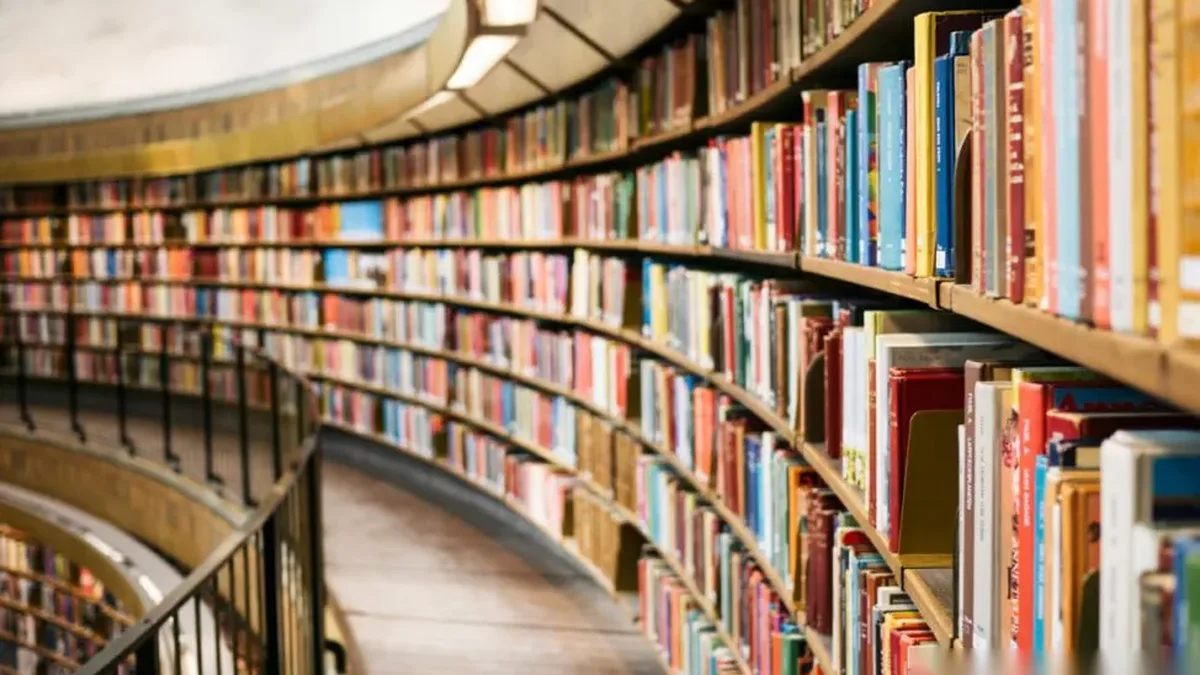 b2 legal agent law library shelves 3 Comparison chart of the best AI agent for legal: Harvey, CoCounsel, Lexis+ AI, Spellbook, Ironclad, EvenUp — TechieHub infographic