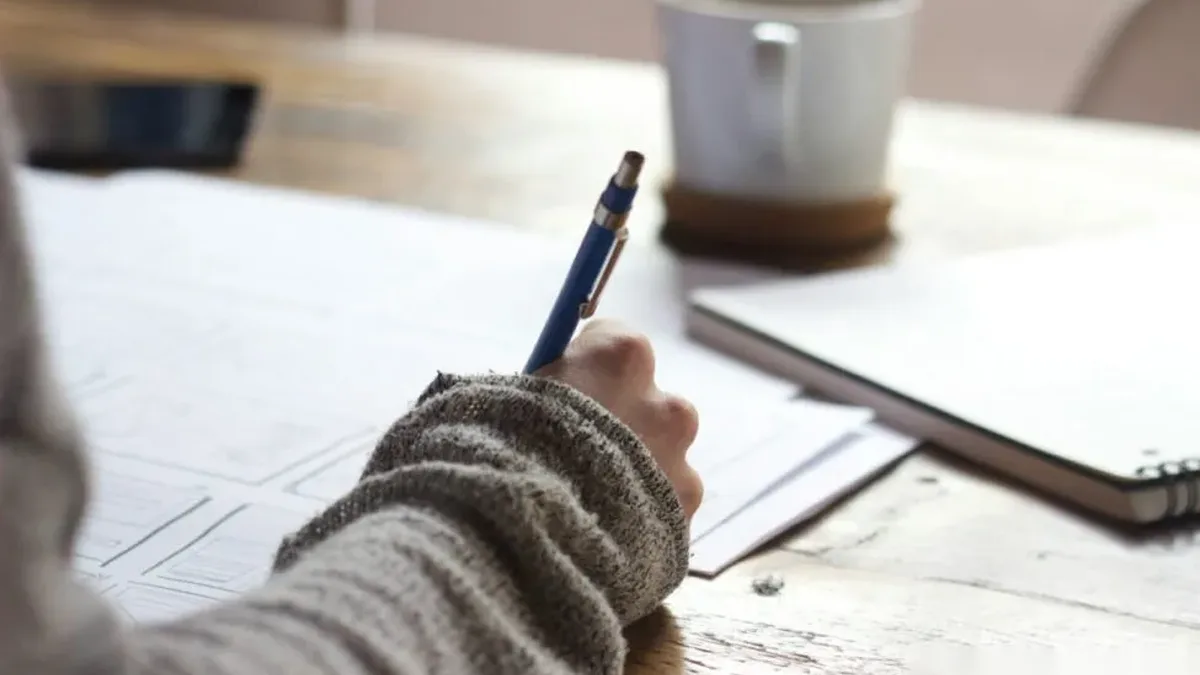 b2 prompt engineering writing desk 2 Which Prompting Technique, for What Is Prompt Engineering? A Practical 2026 Guide: Zero-shot, Few-shot examples,…