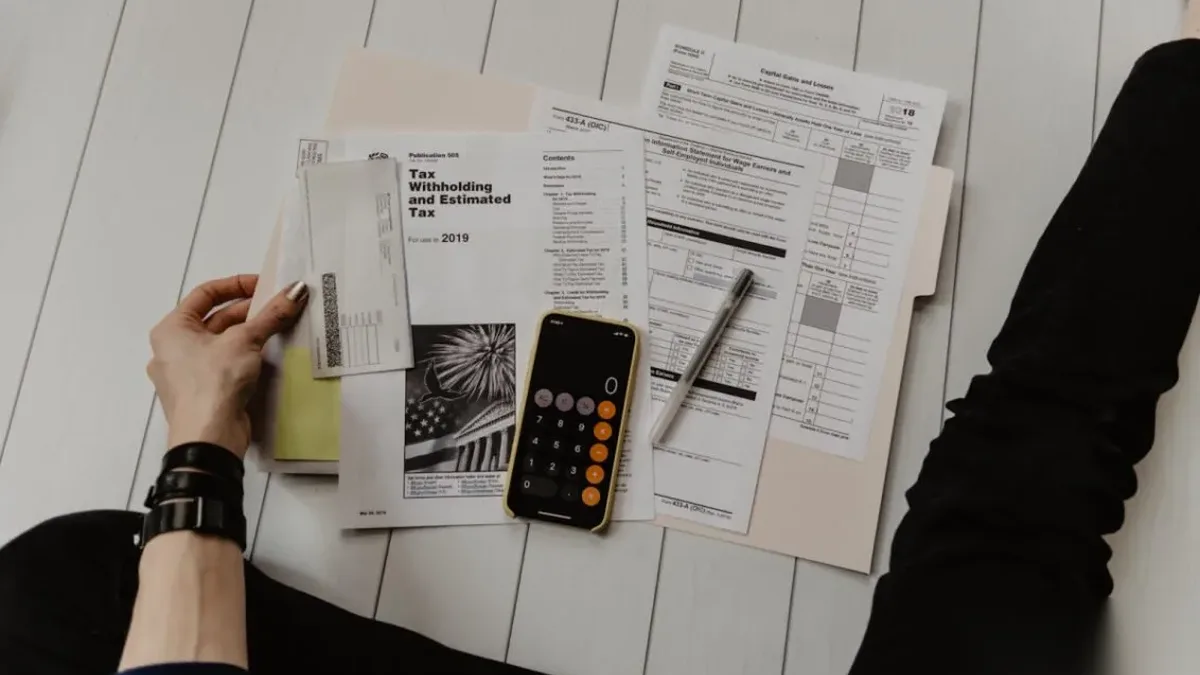 b3 best llm for data analysis 2 Table matching LLM for data analysis to the right use case: ChatGPT (GPT-5.5), Gemini 3 Pro, Claude Opus 5, Qwen 3 /…