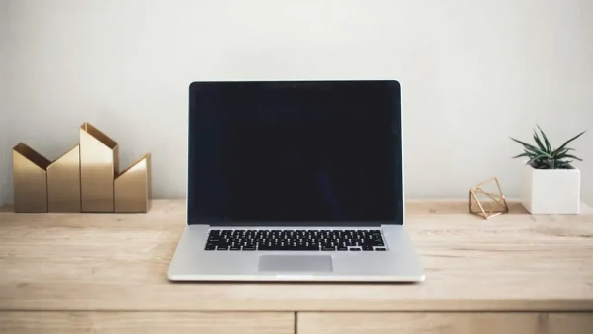 b4 open source llm developer workstation Comparison chart of the best open source LLM: Qwen, DeepSeek, GLM, Llama, Mistral, Gemma — TechieHub infographic