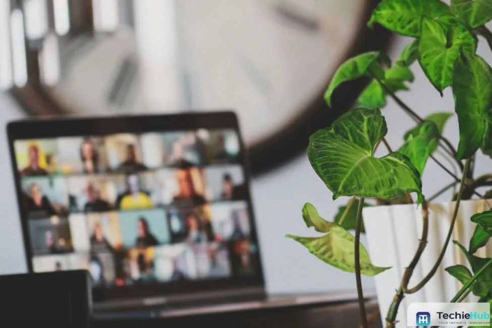 Key concepts of CrewAI vs AutoGen: CrewAI, AutoGen (original), AG2, Microsoft Agent Framework, Learning curve, Code execution — TechieHub infographic